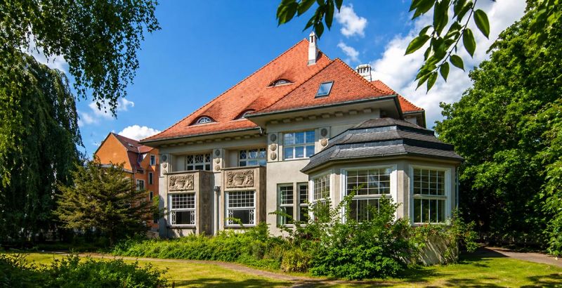 Gartenseite der denkmalgeschützten Zeeckschen Villa in Rostock